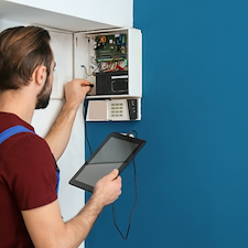 Master-Electrician-In-New-Orleans-Specializes-In-Tripping-Circuit-Breakers-Repairs-for-the-Garden-District-Neighborhood 1