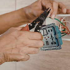 Outlet-Receptacle-Installation-Repair-in-New-Orleans-LA-Safe-Electrical-Solutions-by-MK-Electric-Man 0